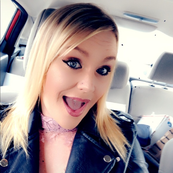 Meet your Posher, Kelli - Picture 7 of 16